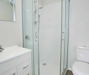 Modern townhouse in Enderley - Photo 2