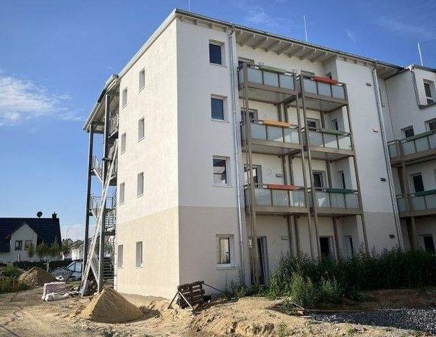 Moderne Dachgeschosswohnung mit Balkon im Erstbezug! Großer Balkon, EBK, Lift! - Photo 1