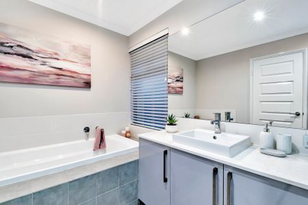 Lake side family retreat - Photo 4