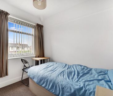 4 bedroom semi-detached house to rent - Photo 2