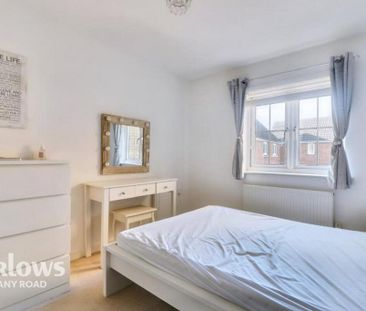 1 bedroom coach house to rent - Photo 2