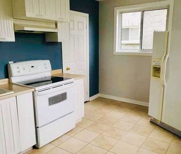 For Lease - 163 Pringle Drive Unit# Lower, Barrie, Ontario - Photo 2