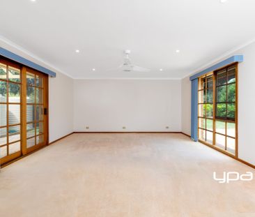 15 Strathearn Dr, Sunbury - Photo 2