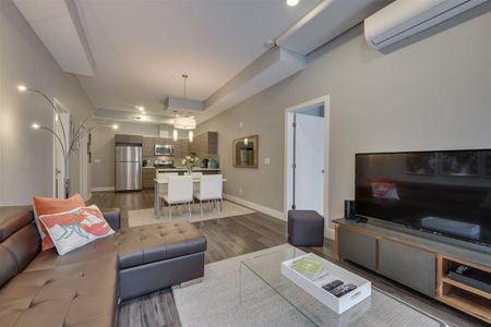 Executive 1 Bed + Den Condo In Strathcona – Just Steps From Whyte Avenue - Photo 4