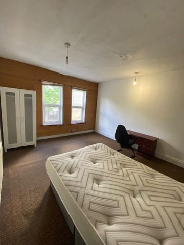 3 bedroom flat to rent - Photo 3