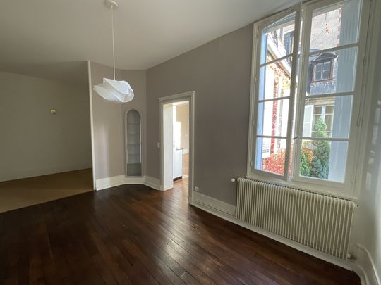 A LOUER - Quartier Palais Jacques Cœur - Appartement de standing de 117m² - Photo 1