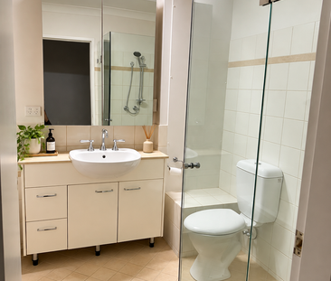 Quiet & Set Across 3 levels 2 Bedroom Townhouse - Photo 3