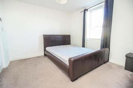 3 bedroom detached house to rent - Photo 4