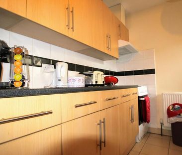 4 bedroom flat to rent - Photo 1