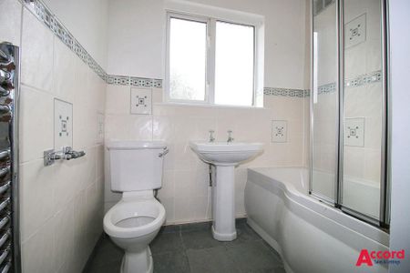 3 bedroom semi-detached house to rent - Photo 2
