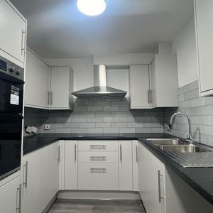 House share to rent - Photo 2