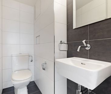 Bright, large and modern - Photo 3