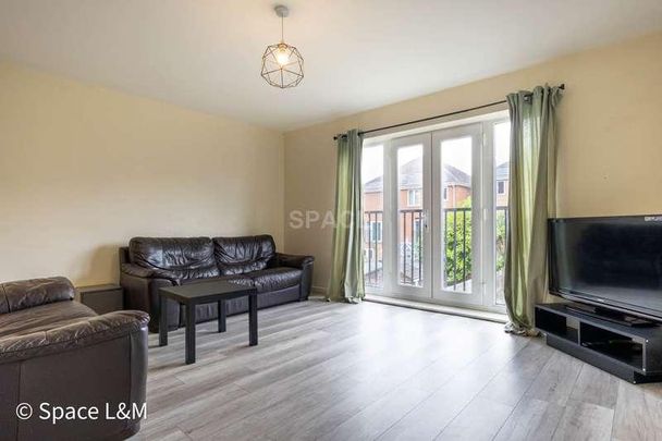 Regis Park Road, Reading, Berkshire, RG6 - Photo 1