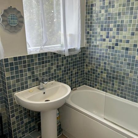 1 Bed Flat, Chiswick Park Station, W4 - Photo 4