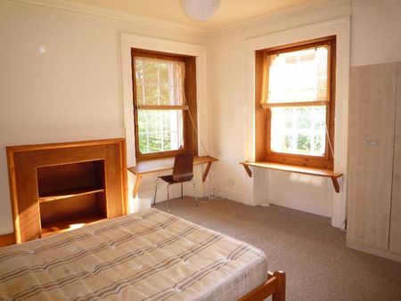 3 bedroom flat to rent - Photo 2