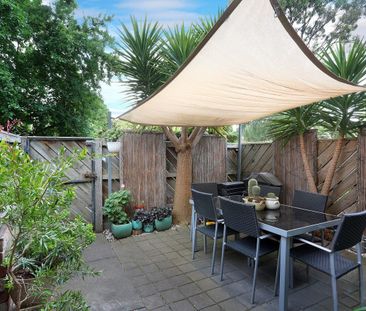 Spacious & Private Two-Bedroom Townhouse – Prime Glenroy Location - Photo 6