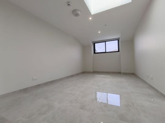 Selection of Brand New Studio Apartments - Available Now - Photo 1