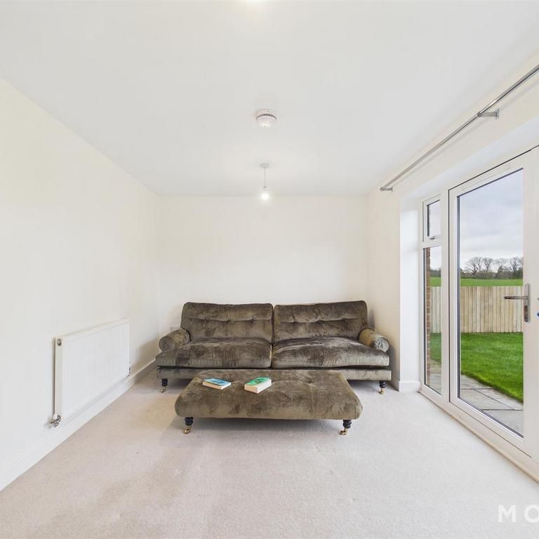 3 bedroom semi-detached house to rent - Photo 1