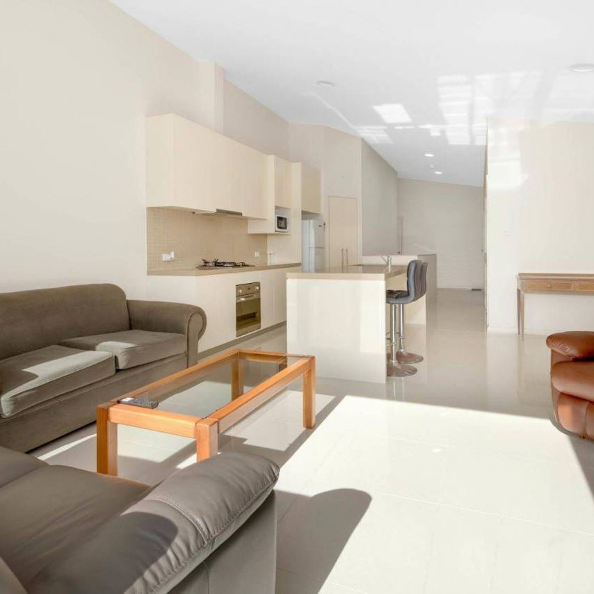 Fully furnished and low maintenance - Photo 1