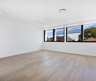 BEAUTIFULLY PRESENTED FAMILY HOME IN PRIME FIVE DOCK LOCATION - Photo 2