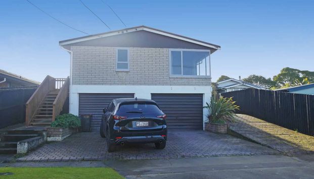 NORTH NEW BRIGHTON - 4 BEDROOMS, 1 BATHROOM, HEATPUMP, DOUBLE GARAGE - Photo 1