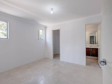 Four Bed Family Villa - Photo 2