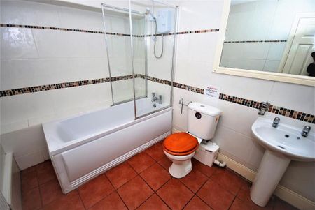 5 bedroom flat to rent - Photo 4