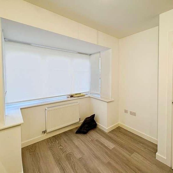 Sparrowhawk Crescent, Hardingstone, NN4 - Photo 1