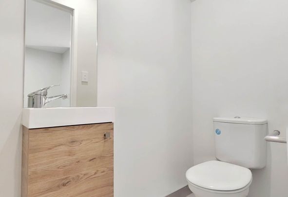 MANGERE BRIDGE, 3 BEDROOMS - Photo 1