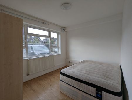 2 Bed Flat, Dorking Court, N17 - Photo 5