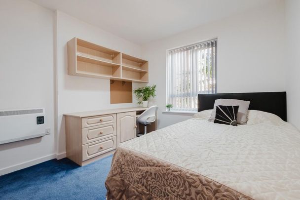 4 bedroom flat to rent - Photo 1