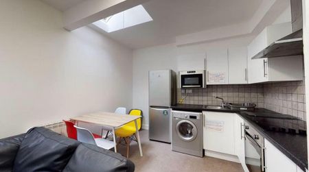 3 bedroom flat to rent - Photo 2