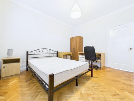 3 bedroom flat to rent - Photo 2