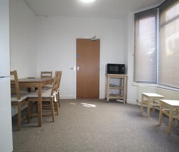 1 Bedroom Room to Rent To Let - Photo 2