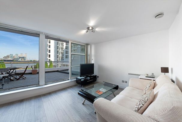 Apartment to rent in Pierhead Lock, E14 - Photo 1
