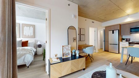 245 Robert-Bourassa Blvd, Montréal, QC - Photo 2