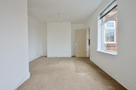 2 bedroom Flat to rent in Caris Street, Deckham, Gateshead - Photo 2