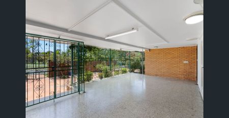 Cosy home in the midst of Chermside. Minutes to Westfield Shopping Centre! - Photo 3