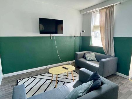 Wilson Street - Bed *price Reduction!!!* -available Now!, LN1 - Photo 2