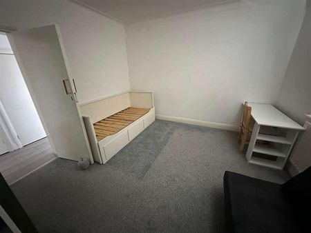 Stonegrove, Edgware, HA8 - Photo 2