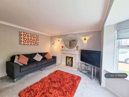 4 bedroom detached house to rent - Photo 3