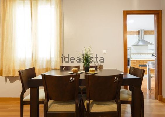 Alquiler de piso en Calle Vea Murguía, 25