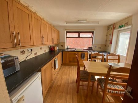 6 bedroom house to rent - Photo 3