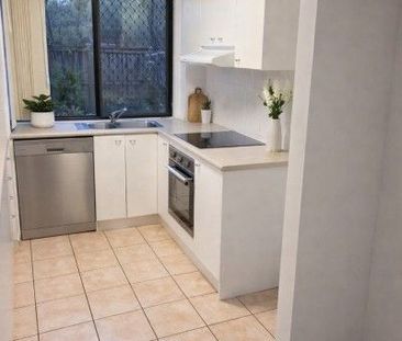 Townhouse in Bridgeman Downs - Photo 6