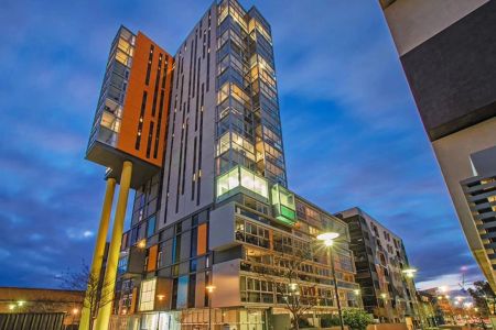 Fantastic Location - 2 bedroom Fully Furnished Modern Apartment! - Photo 5