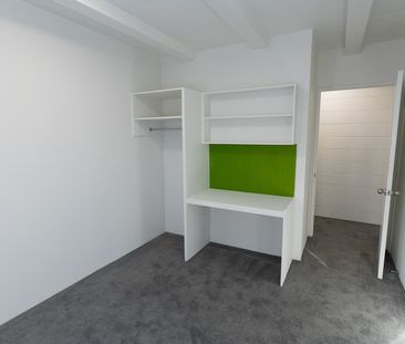 On-Campus Flat – Opposite Uni Library. Available for 2025! - Photo 2