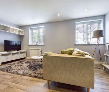 Hollycroft, Ashford Hill, Thatcham, Hampshire, RG19 - Photo 5