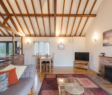 2 bedroom barn conversion to rent - Photo 3