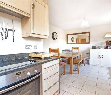 3 bedroom semi-detached house to rent - Photo 3