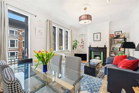 A stunning upper maisonette in a great Fulham location. - Photo 2